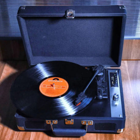 Tourne disque vintage parquet