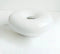 lampe orange table blanc
