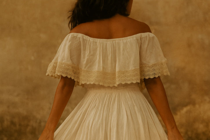 robe en dentelle rétro de dos 